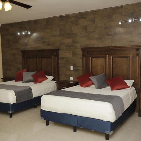 Hotel Posada Santa Fe Sabinas ภายนอก รูปภาพ