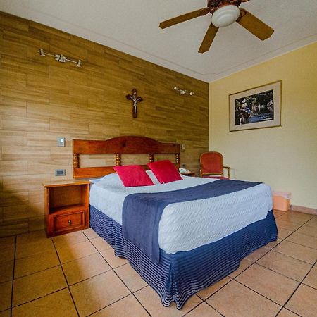 Hotel Posada Santa Fe Sabinas ภายนอก รูปภาพ