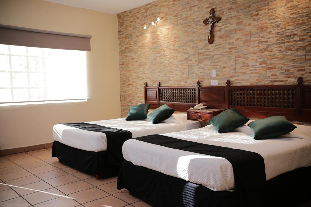 Hotel Posada Santa Fe Sabinas ภายนอก รูปภาพ