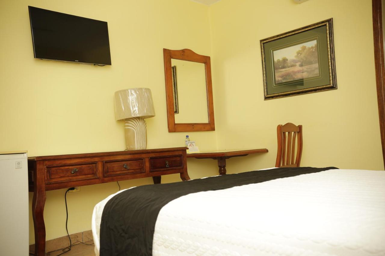 Hotel Posada Santa Fe Sabinas ภายนอก รูปภาพ