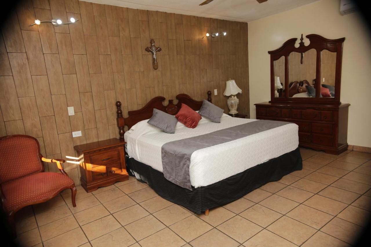 Hotel Posada Santa Fe Sabinas ภายนอก รูปภาพ